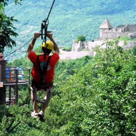 The Pearl Of The Danube Bend - Regina *