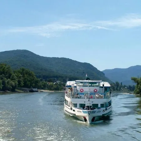 The Pearl Of The Danube Bend - Regina *