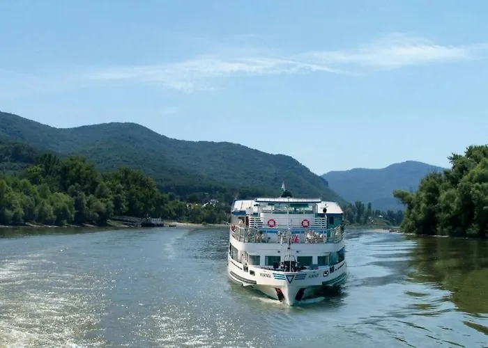 The Pearl Of The Danube Bend - Regina *